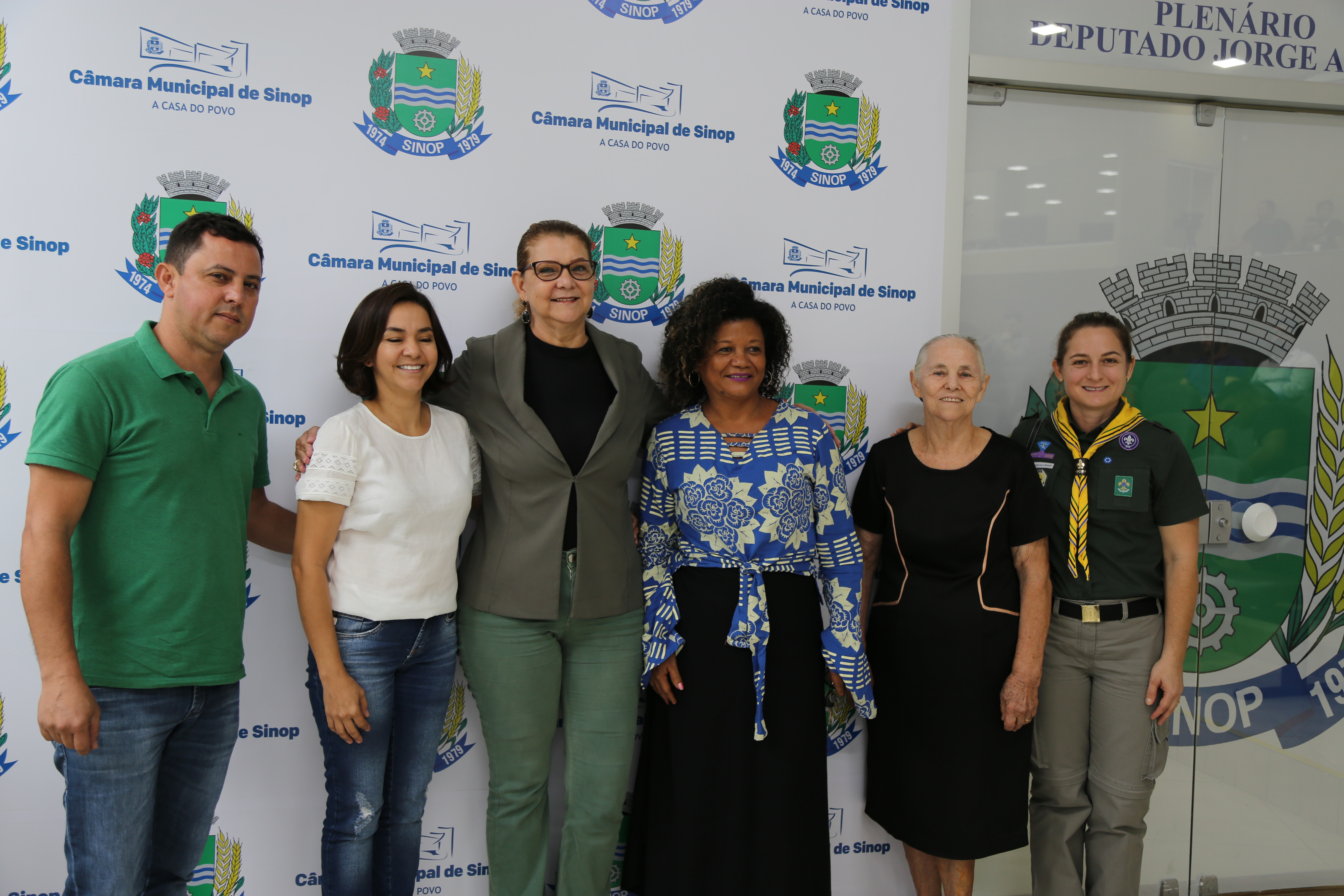 Branca homenageia professora por projeto Afro Brasileira “O Negro”