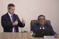 Dilmair requer informações sobre gastos com natal e contrato com a prefeitura