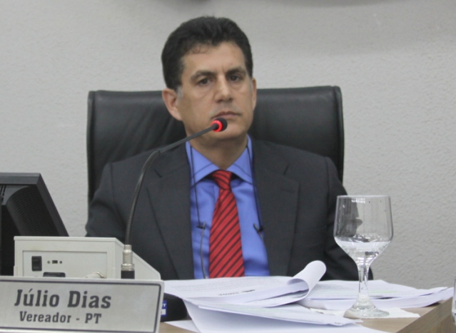 Júlio Dias quer definir distribuição de royalties do petróleo