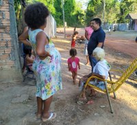 Adenilson Rocha visita comunidades e vistoria obras em estrada rural 
